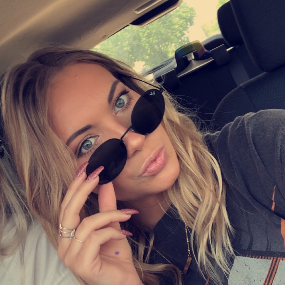 Meet your Posher, Karissa